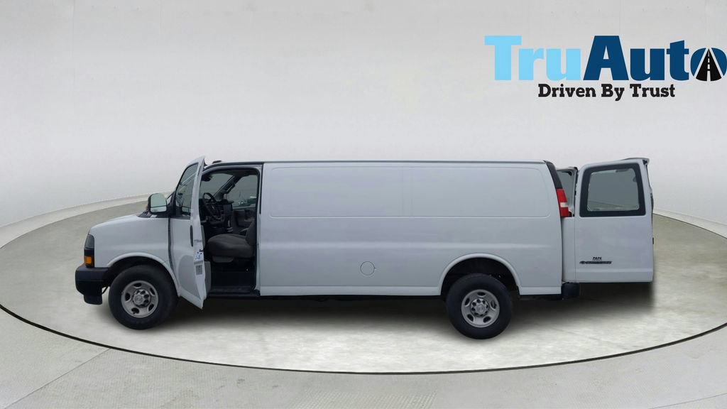 Used 2019 Chevrolet Express 3500 Extended w/ Driver Convenience Package RWD image 11