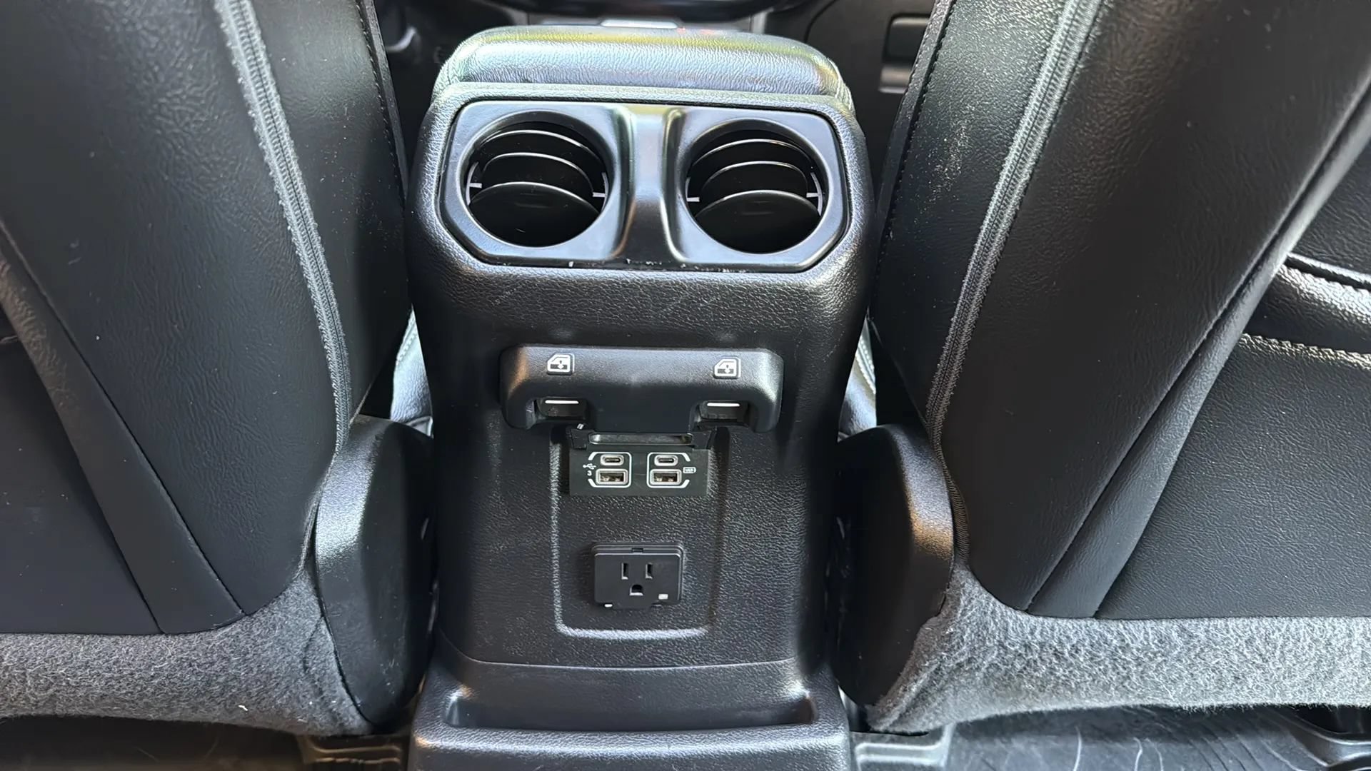 Used 2019 Jeep Wrangler Unlimited Sahara w/ Quick Order Package 24M Moab AWD/4WD image 43