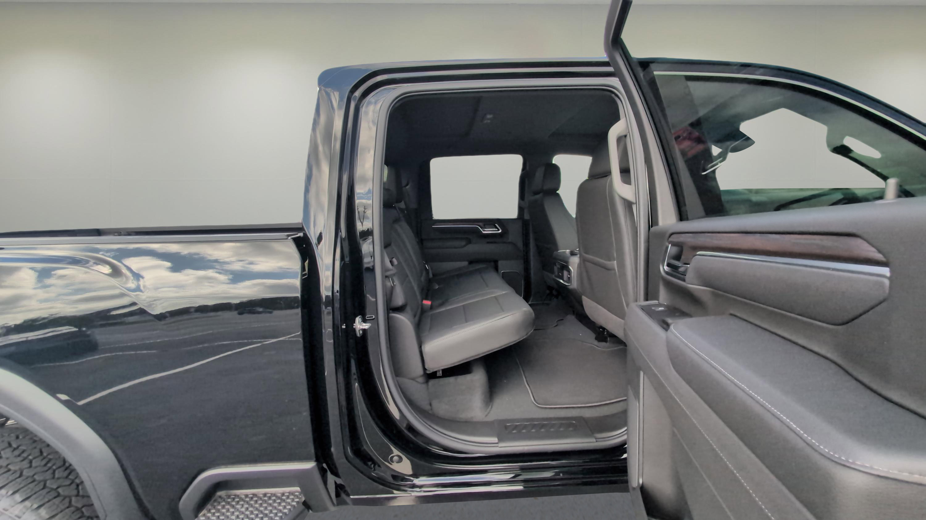 New 2025 GMC Sierra 2500 SLT w/ SLT Convenience Package AWD/4WD image 14