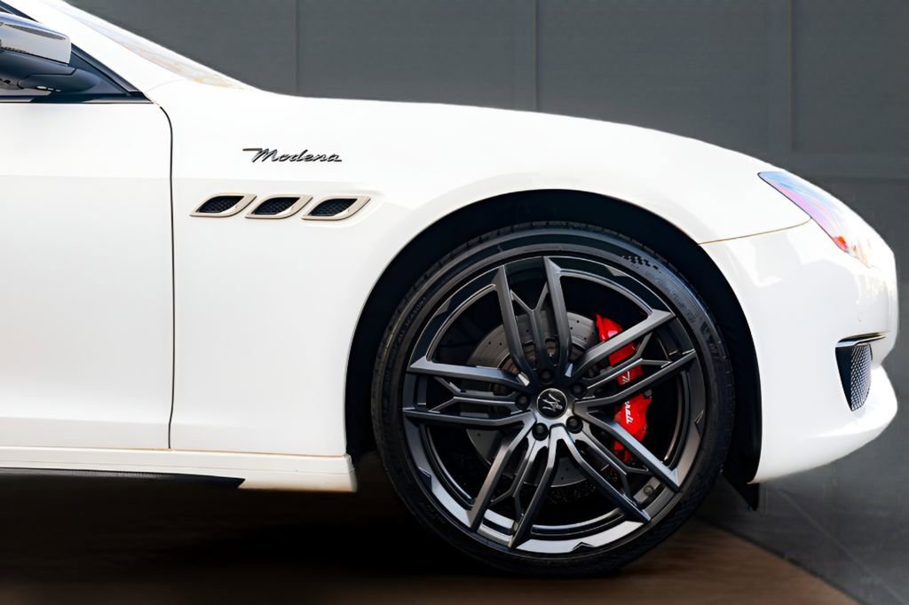 Used 2022 Maserati Quattroporte Modena image 16