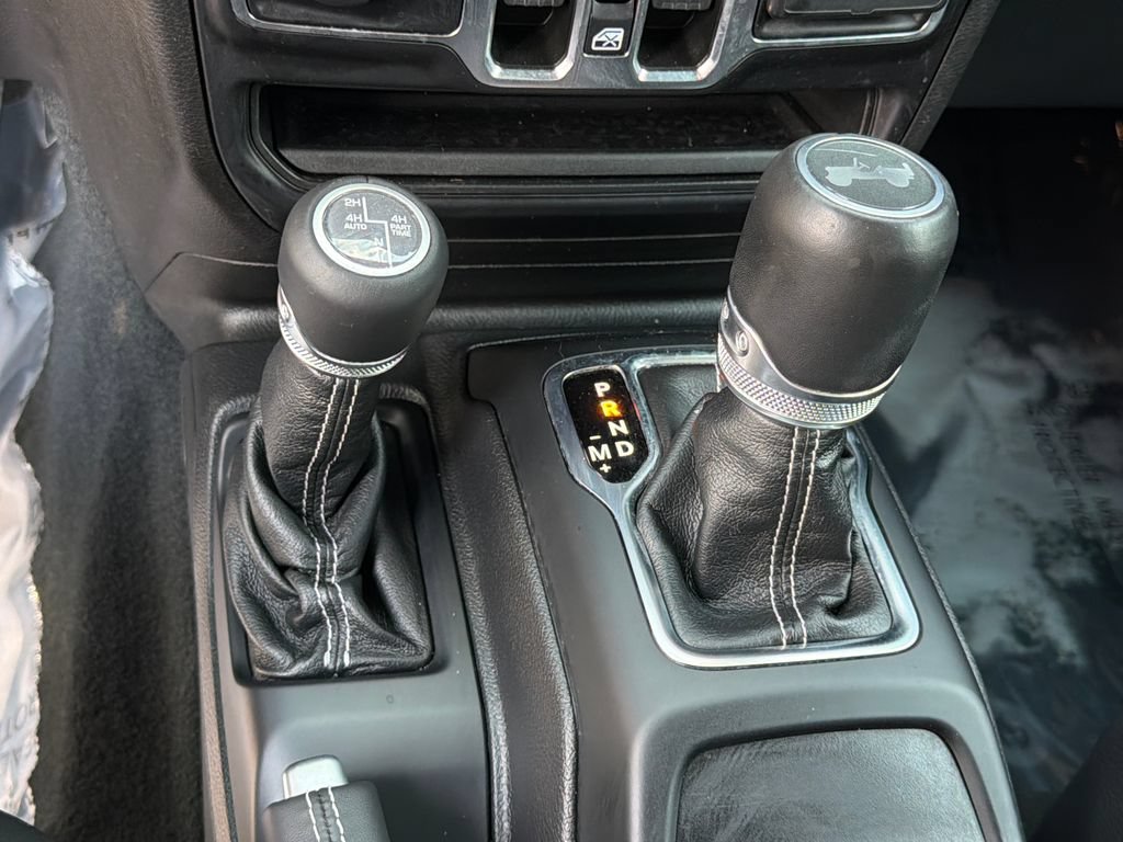 Used 2022 Jeep Wrangler Unlimited Sahara AWD/4WD image 28