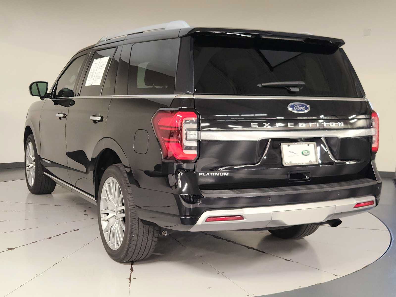 Used 2023 Ford Expedition Platinum RWD image 6