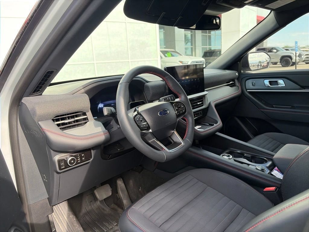Used 2026 Ford Explorer ST-Line w/ ST-Line Street Pack AWD/4WD image 8