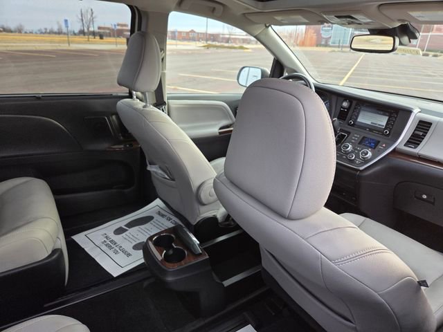 Used 2019 Toyota Sienna Limited Premium image 42