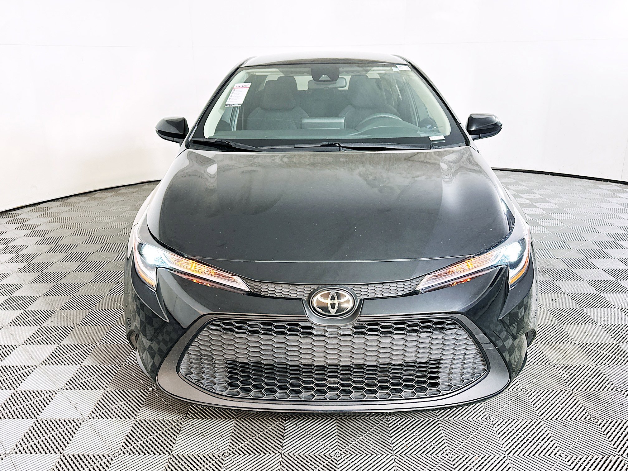 Used 2022 Toyota Corolla LE image 8