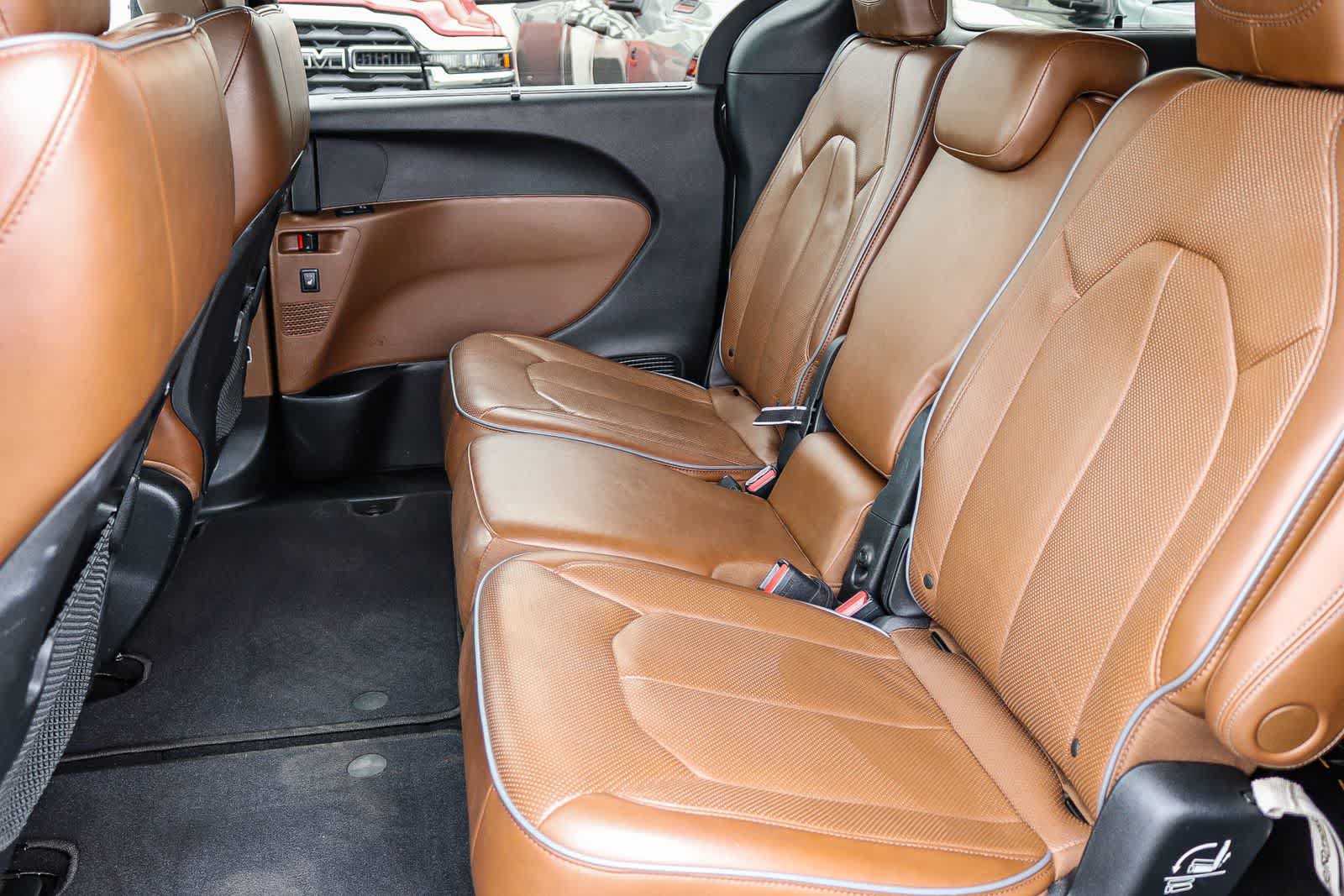 Used 2017 Chrysler Pacifica Limited FWD image 18