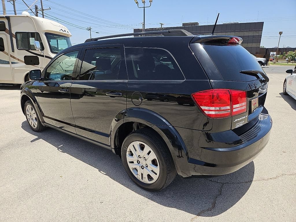 Used 2020 Dodge Journey SE FWD image 4