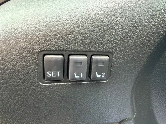 Used 2018 Nissan Rogue SV w/ Premium Package AWD/4WD image 17