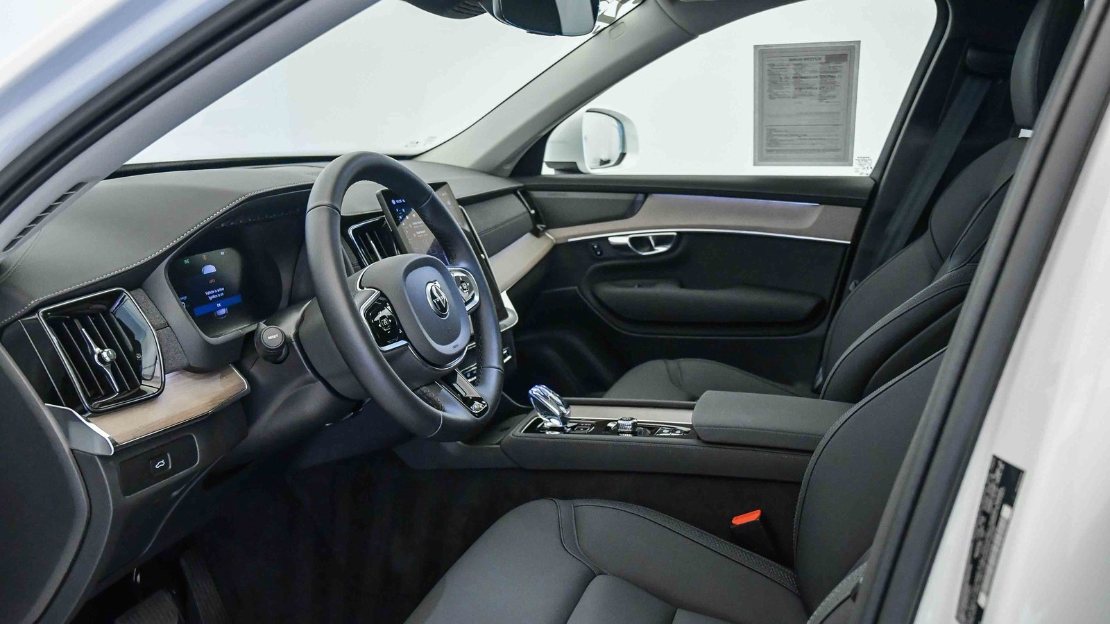 Certified 2025 Volvo XC90 B6 Plus w/ Protection Package Premier image 21