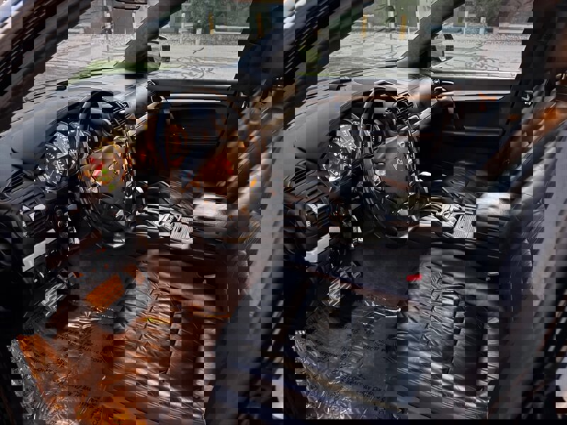 Used 2006 Porsche Cayenne Turbo image 17