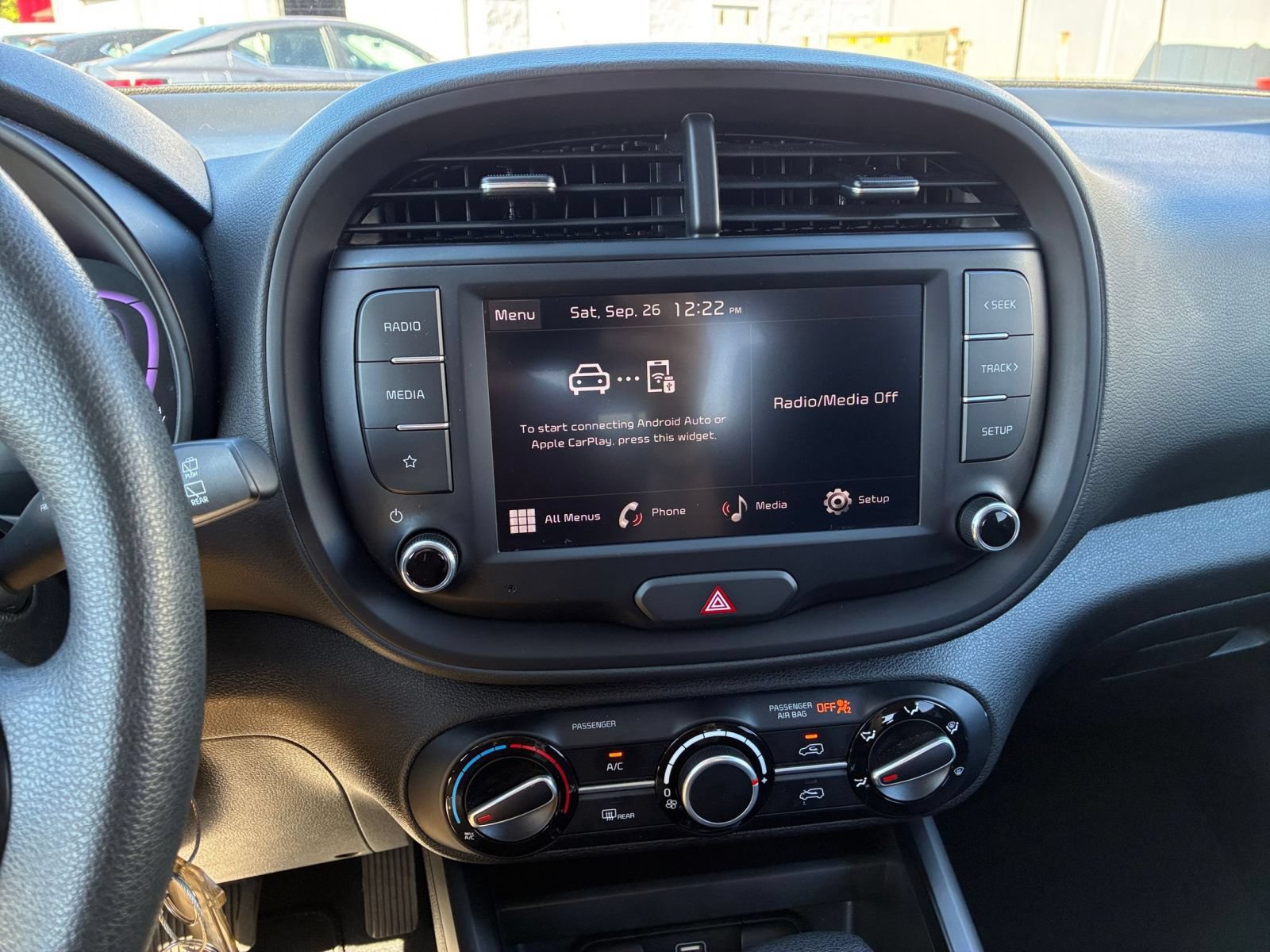 Used 2025 Kia Soul LX w/ LX Technology Package FWD image 16