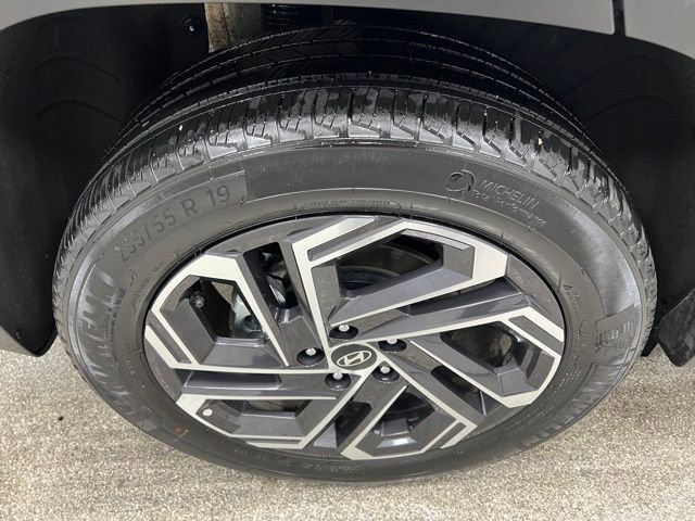 Used 2025 Hyundai Tucson Limited AWD/4WD image 15