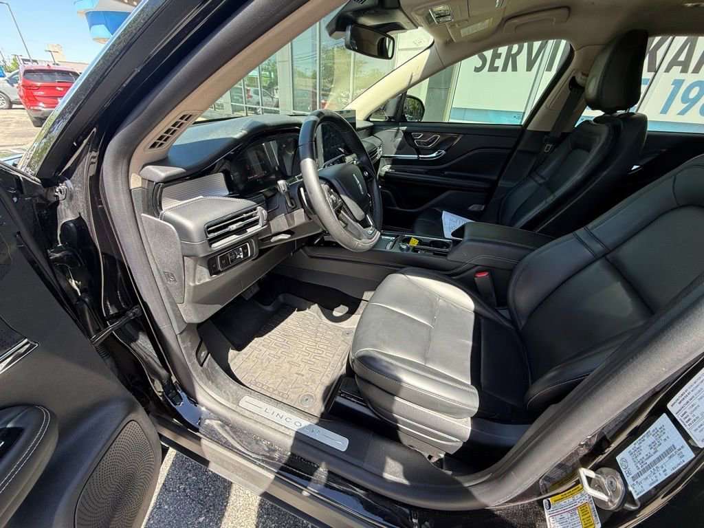 Used 2025 Lincoln Corsair AWD image 6