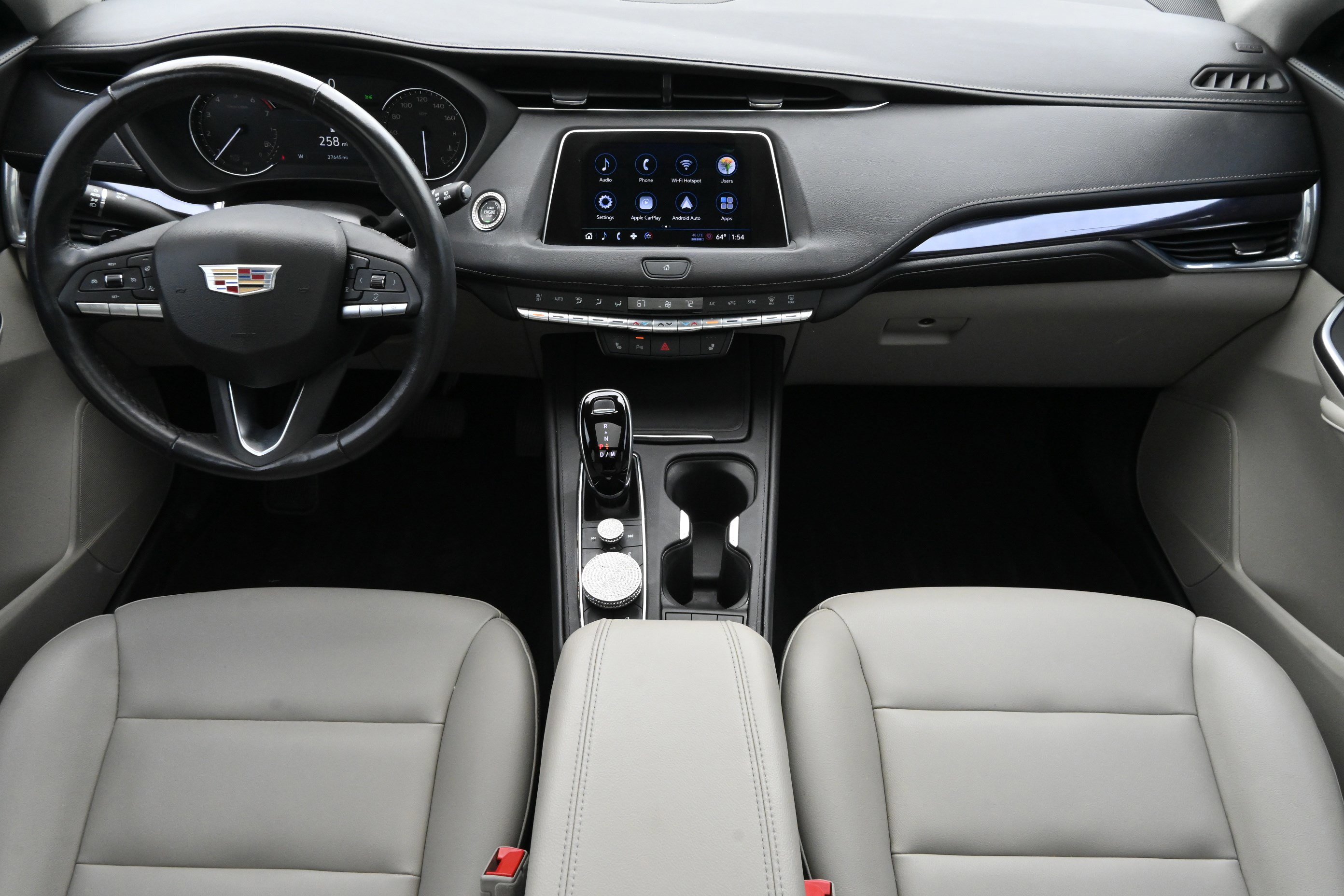 Used 2023 Cadillac XT4 Luxury w/ Cold Weather Package FWD image 15