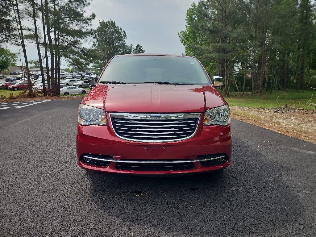 Used 2016 Chrysler Town & Country Touring-L FWD image 2