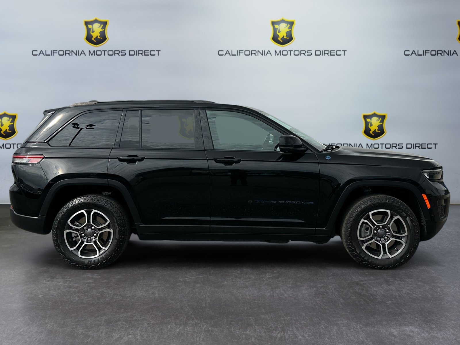 Used 2022 Jeep Grand Cherokee Trailhawk w/ Advanced Protech Group II AWD/4WD image 6