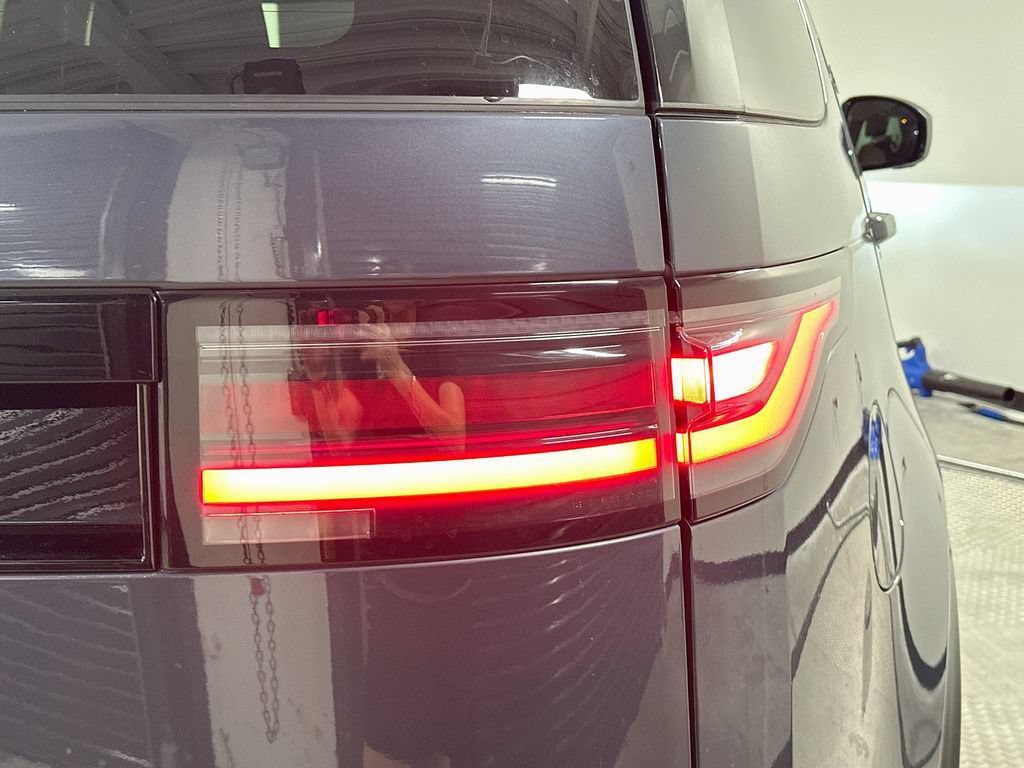 Certified 2025 Land Rover Discovery Dynamic SE AWD/4WD image 33