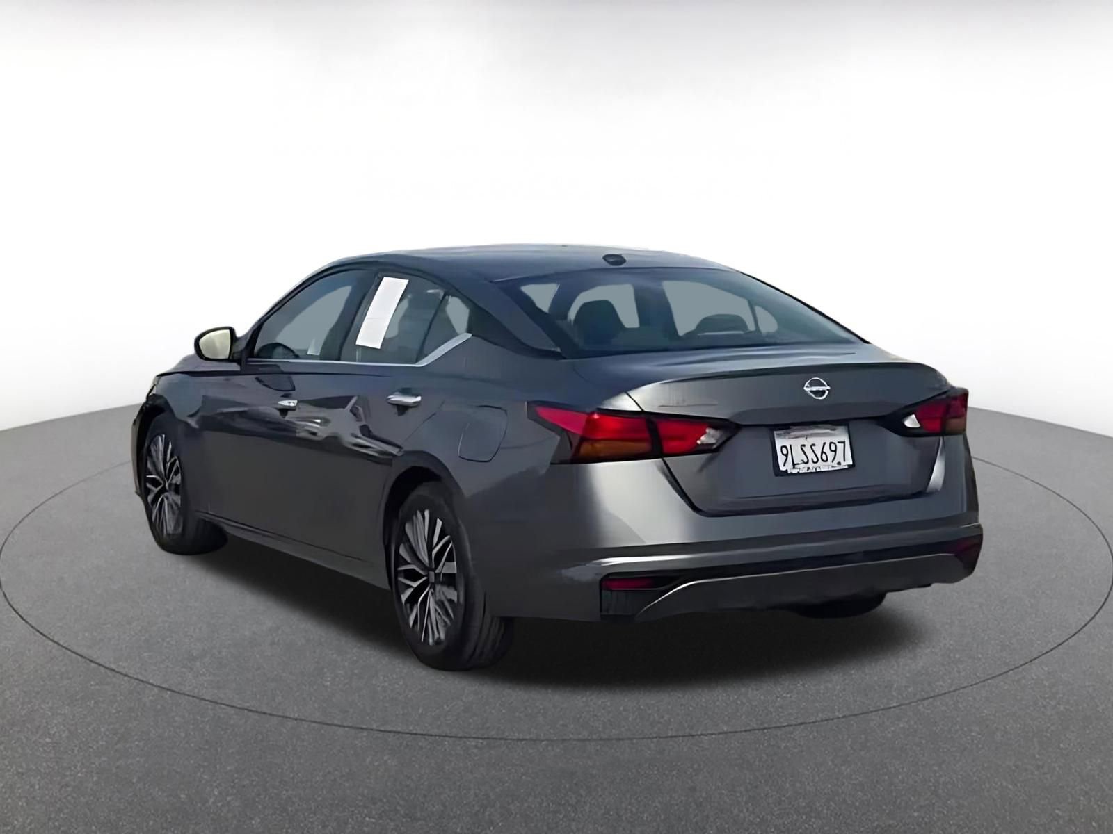 Used 2024 Nissan Altima 2.5 SV image 10