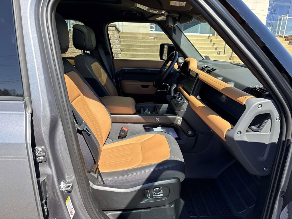 Used 2023 Land Rover Defender 130 X image 7