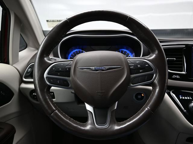 Used 2020 Chrysler Pacifica Touring-L w/ Tire & Wheel Group image 27