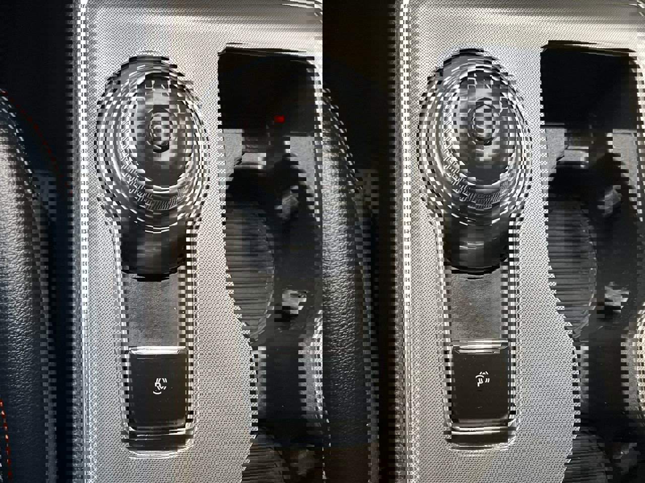 Used 2023 Ford Edge SEL w/ Sport Appearance Package image 24