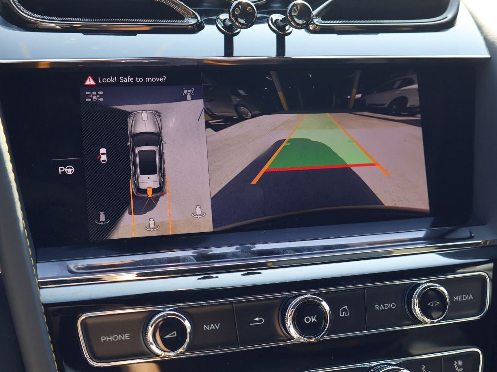 Certified 2025 Bentley Bentayga AWD/4WD image 19