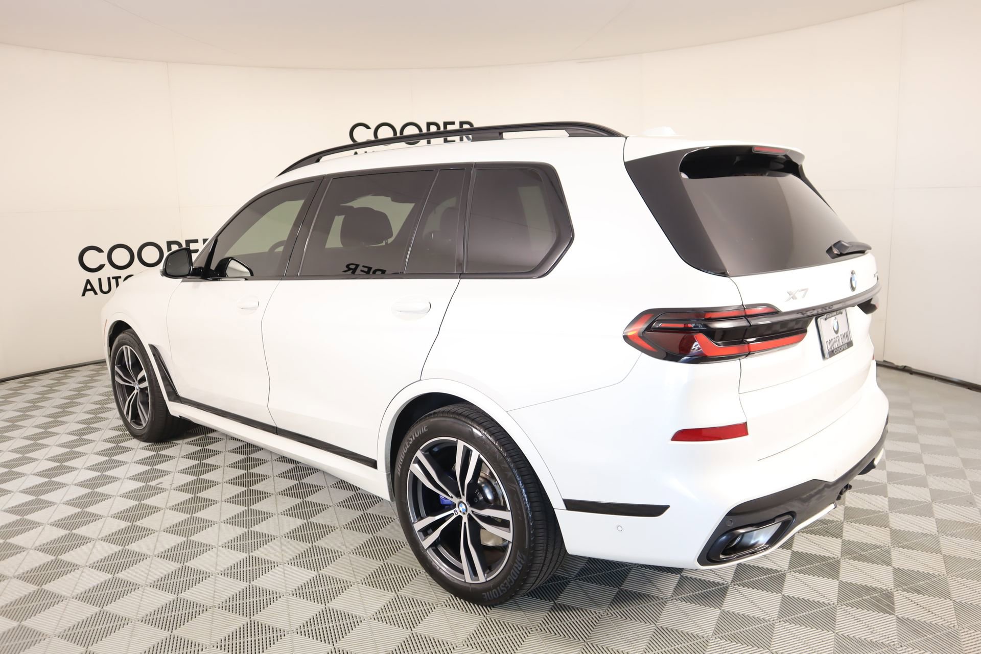 Used 2024 BMW X7 xDrive40i w/ Executive Package image 25