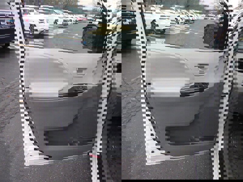 Used 2014 Toyota Sienna LE image 20