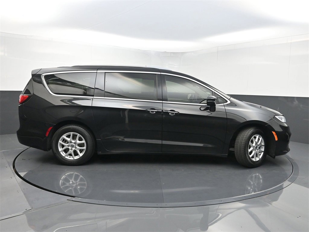 Used 2021 Chrysler Pacifica Touring-L image 45