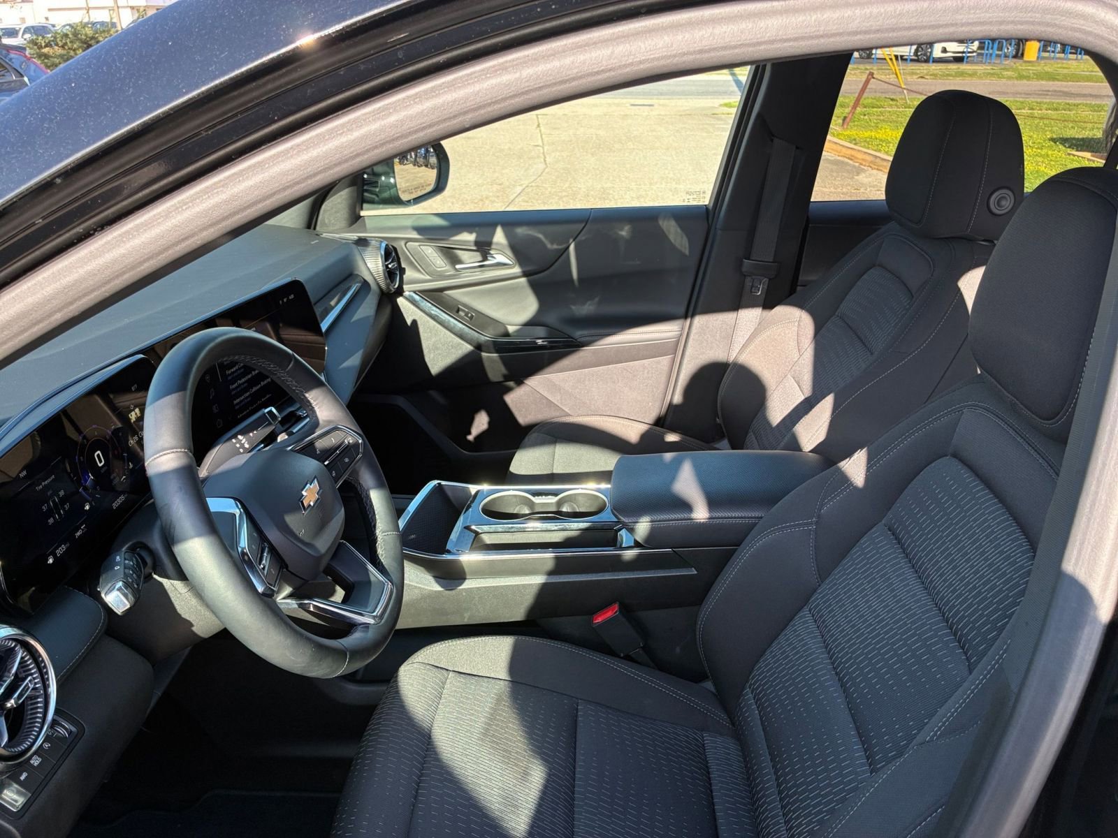 Used 2025 Chevrolet Equinox LT AWD/4WD image 25