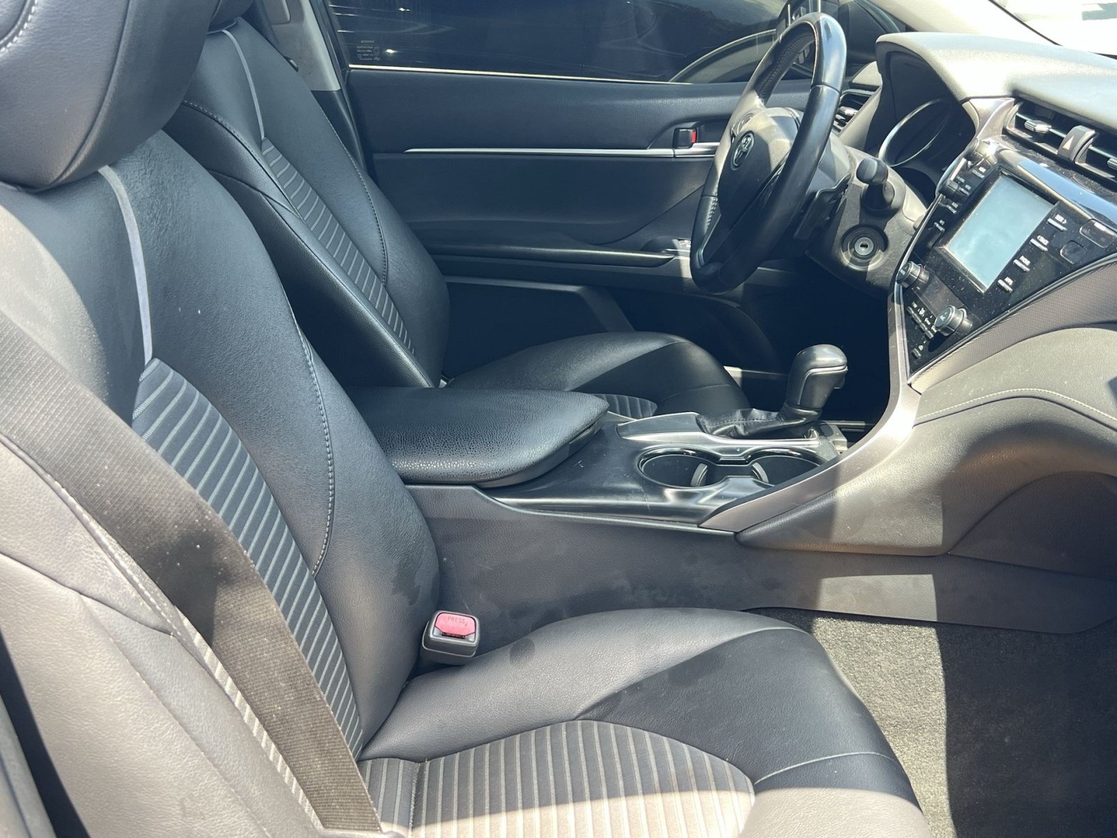 Used 2018 Toyota Camry SE FWD image 22