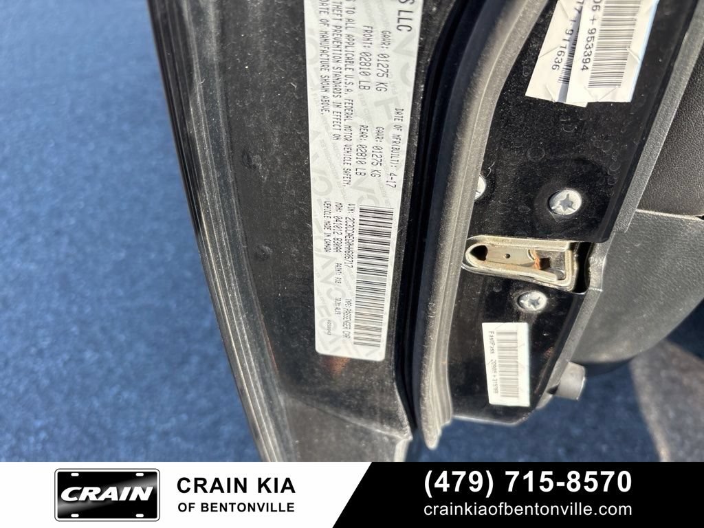 Used 2017 Chrysler 300 C RWD image 3