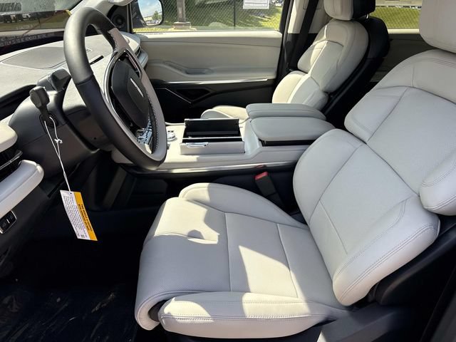 New 2026 Lincoln Navigator L Premier AWD/4WD image 23