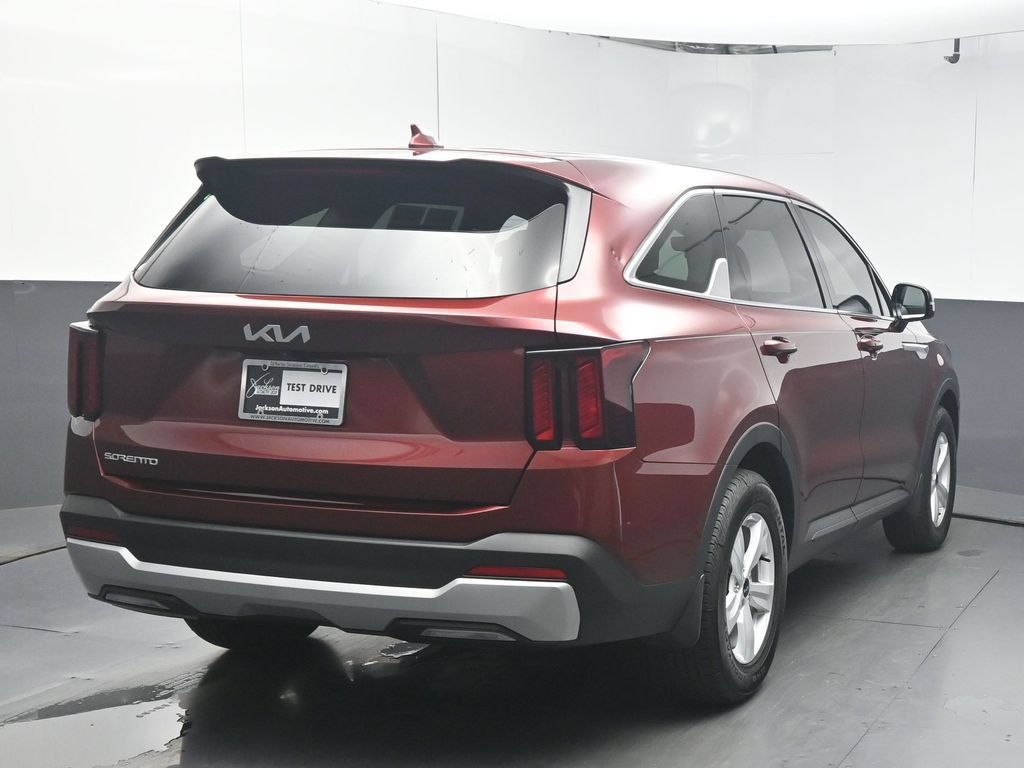 Used 2025 Kia Sorento LX FWD image 7