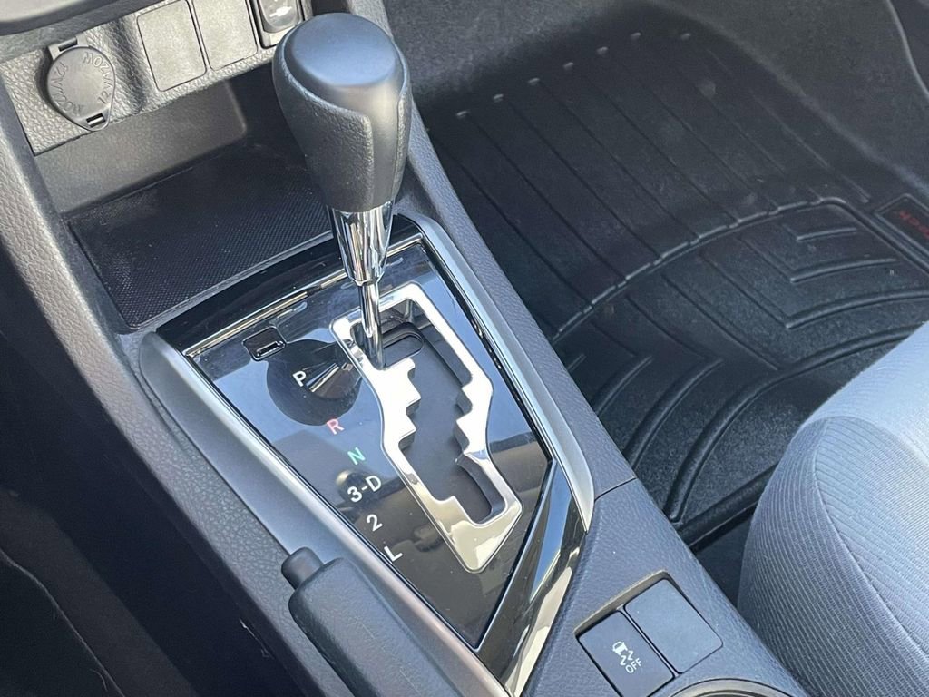 Used 2016 Toyota Corolla image 21