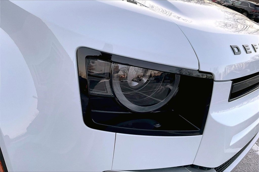 Used 2025 Land Rover Defender 110 S image 31