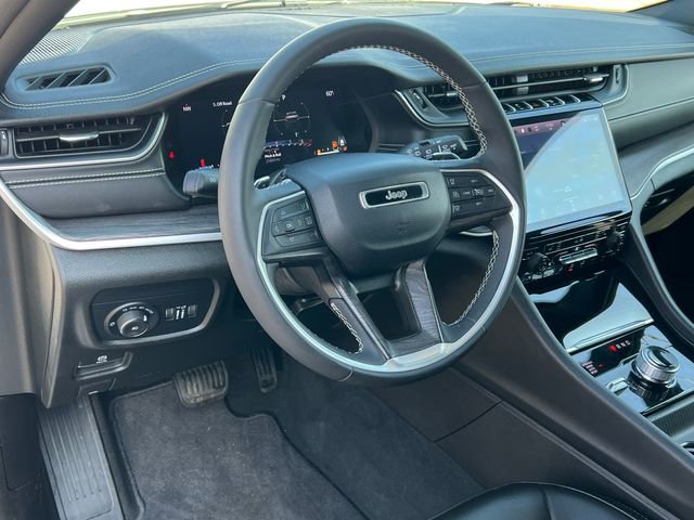 Used 2024 Jeep Grand Cherokee L Limited w/ Black Appearance Package image 20