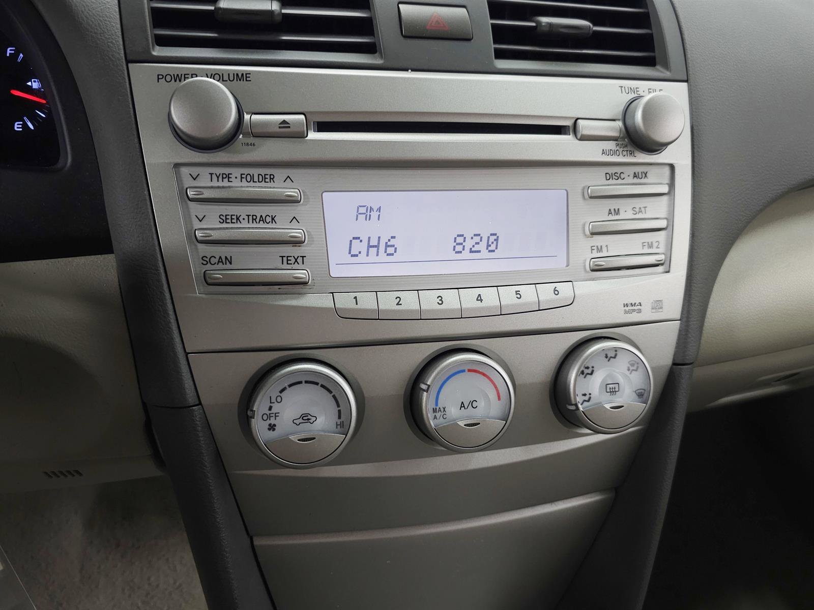Used 2011 Toyota Camry LE image 18
