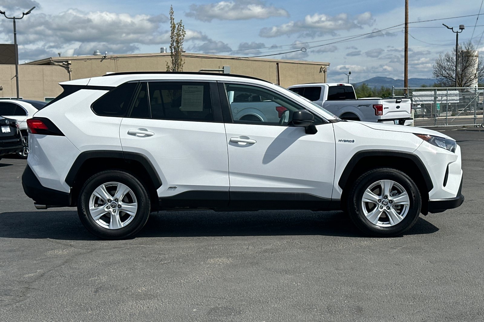 Used 2021 Toyota RAV4 LE AWD/4WD image 3