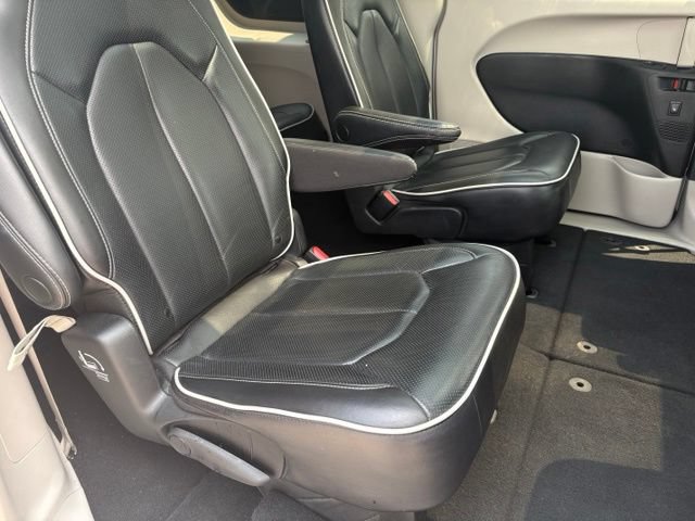 Used 2023 Chrysler Pacifica Limited FWD image 20