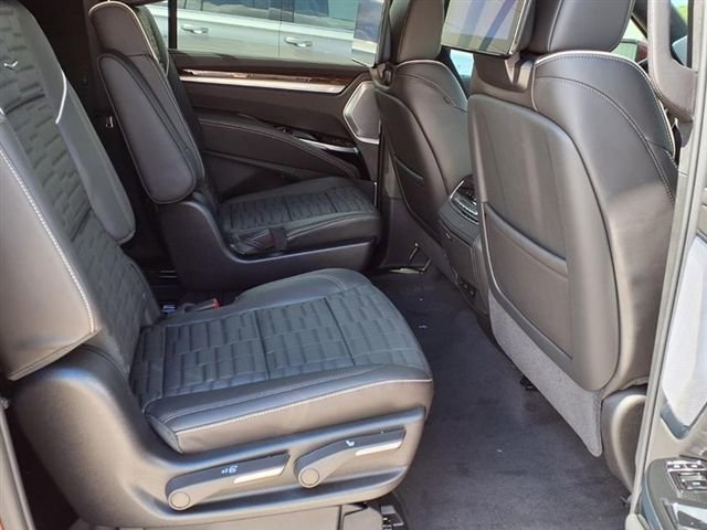 New 2026 Cadillac Escalade ESV Platinum Sport w/ LPO, ONYX Package AWD/4WD image 10
