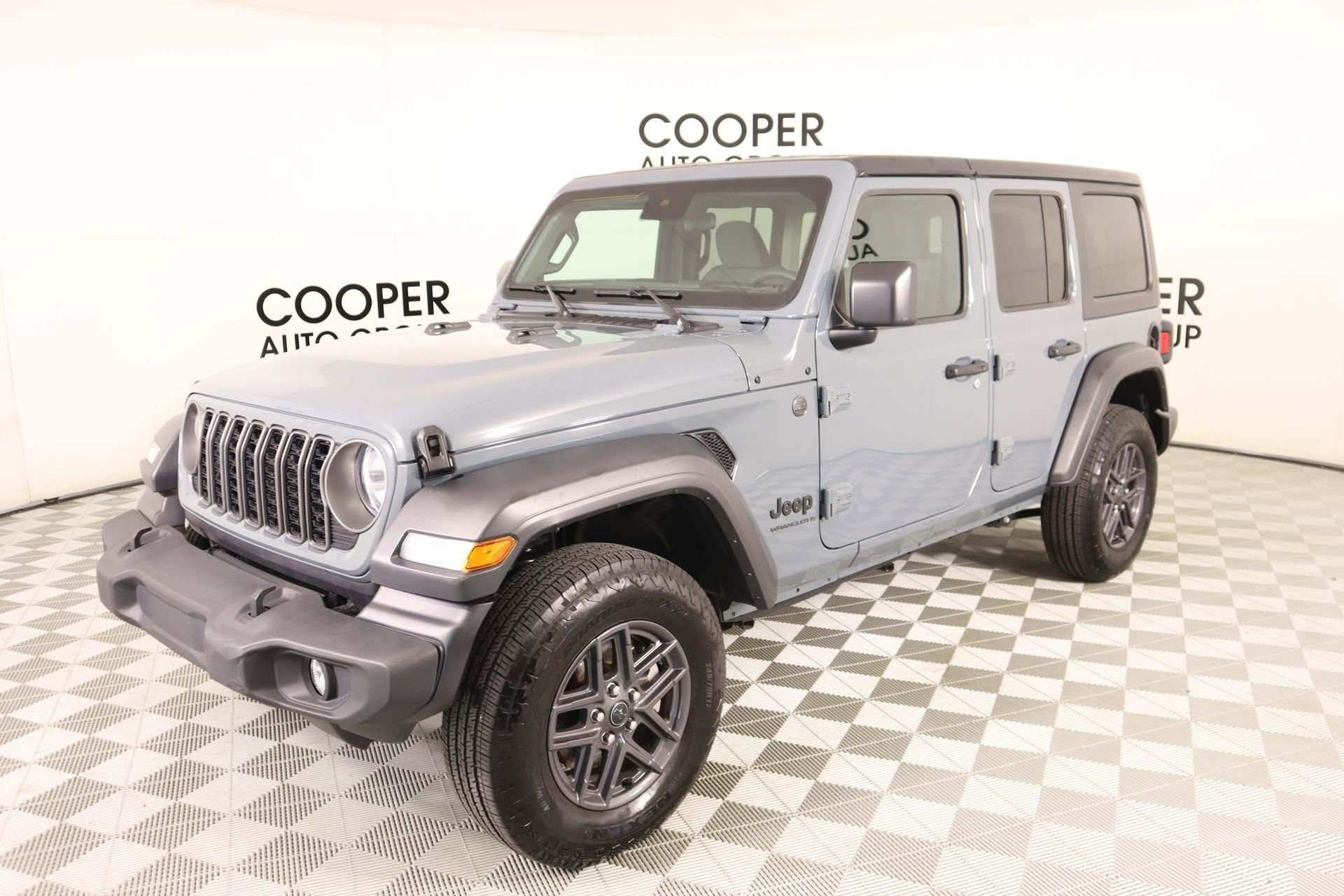 Used 2025 Jeep Wrangler Sport S image 10