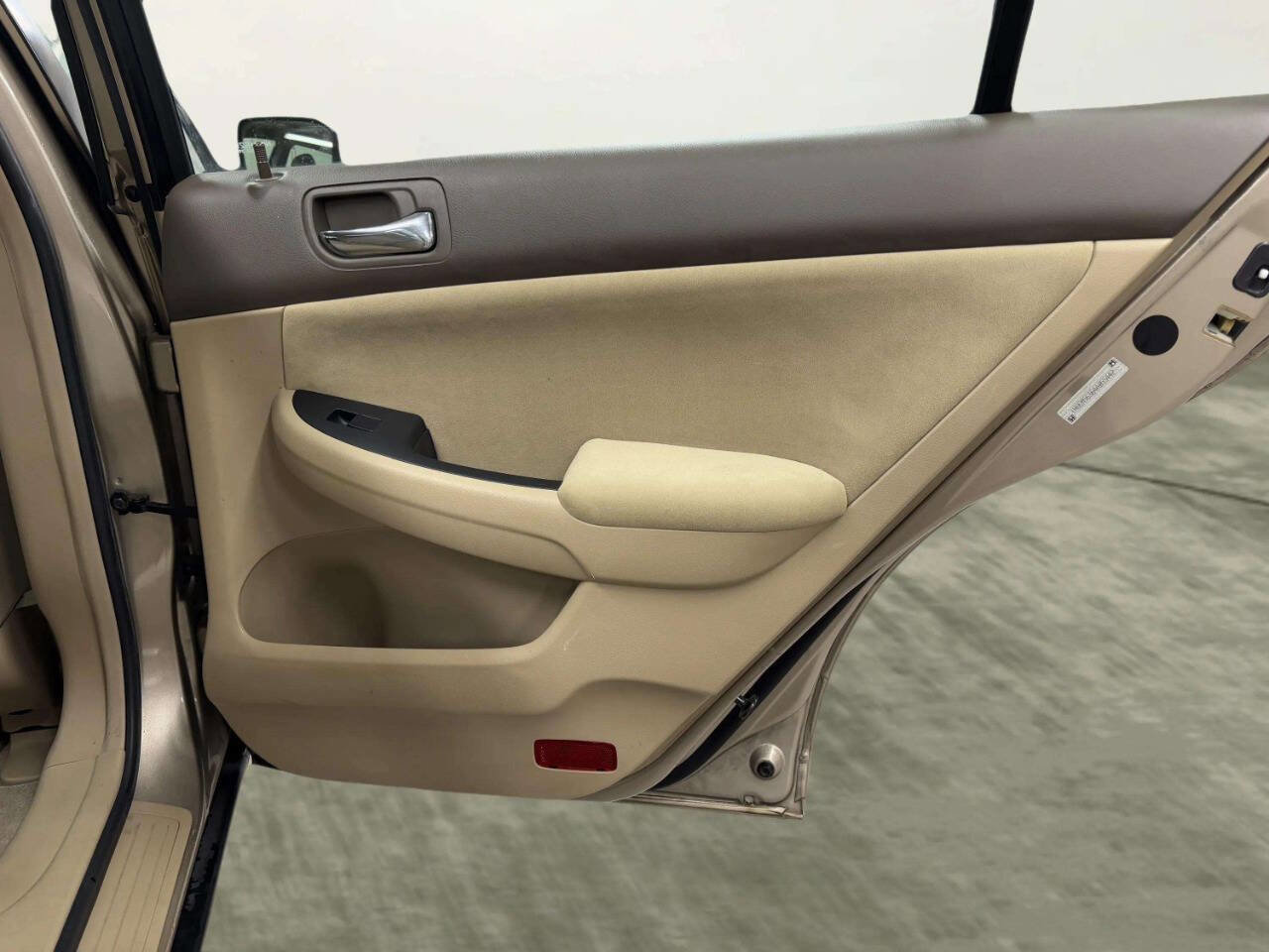 Used 2004 Honda Accord LX image 16