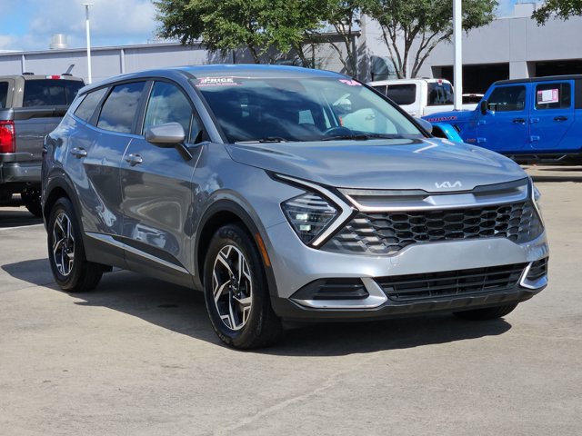 Used 2024 Kia Sportage LX FWD image 3