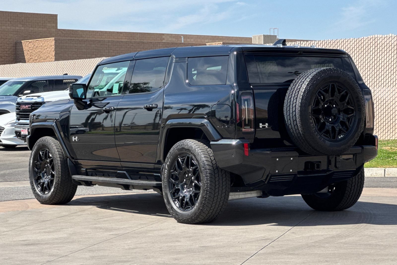 Certified 2024 GMC Hummer EV 2X w/ LPO, Illumination Package AWD/4WD image 6