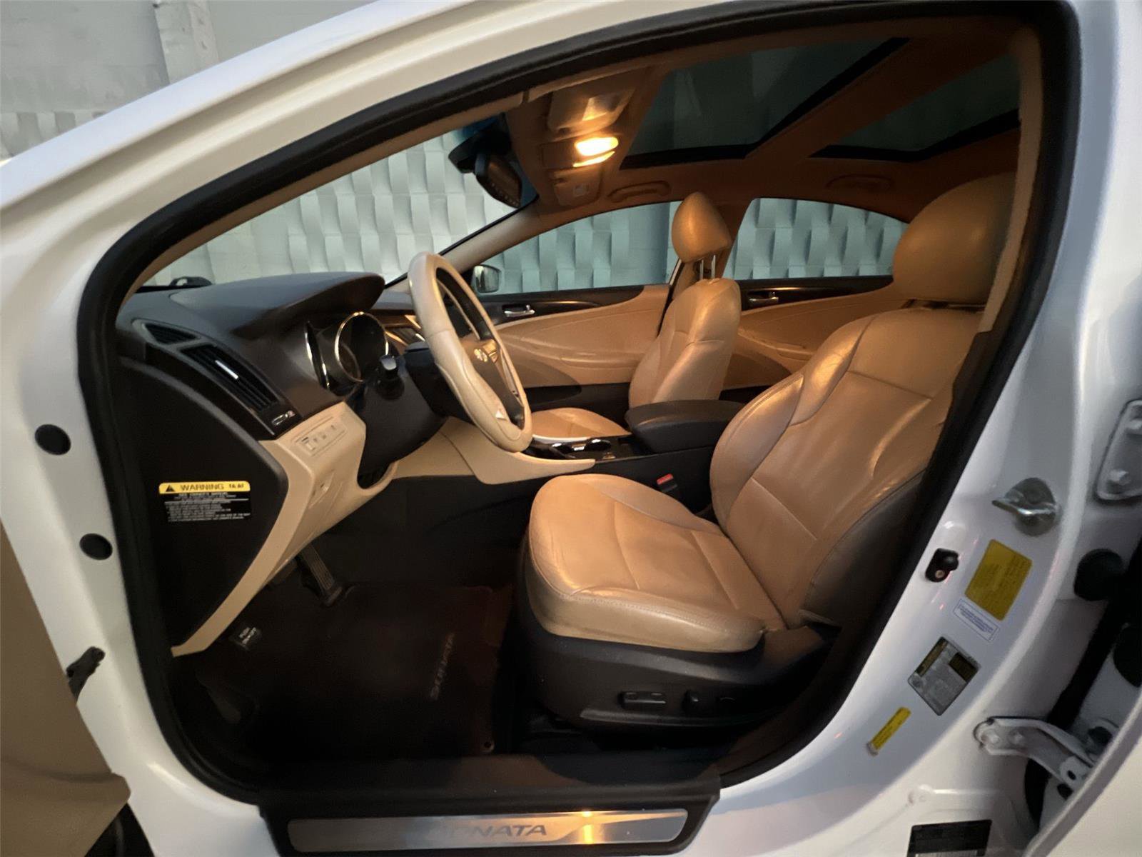 Used 2012 Hyundai Sonata Limited w/ Navigation Pkg image 10