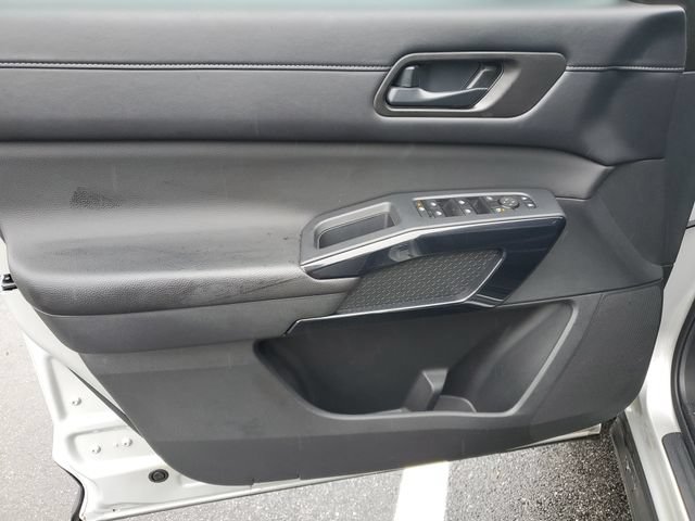 Used 2025 Nissan Pathfinder SV w/ SV Premium Package FWD image 22