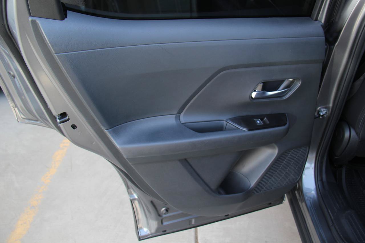 Used 2026 Nissan Kicks SR FWD image 24