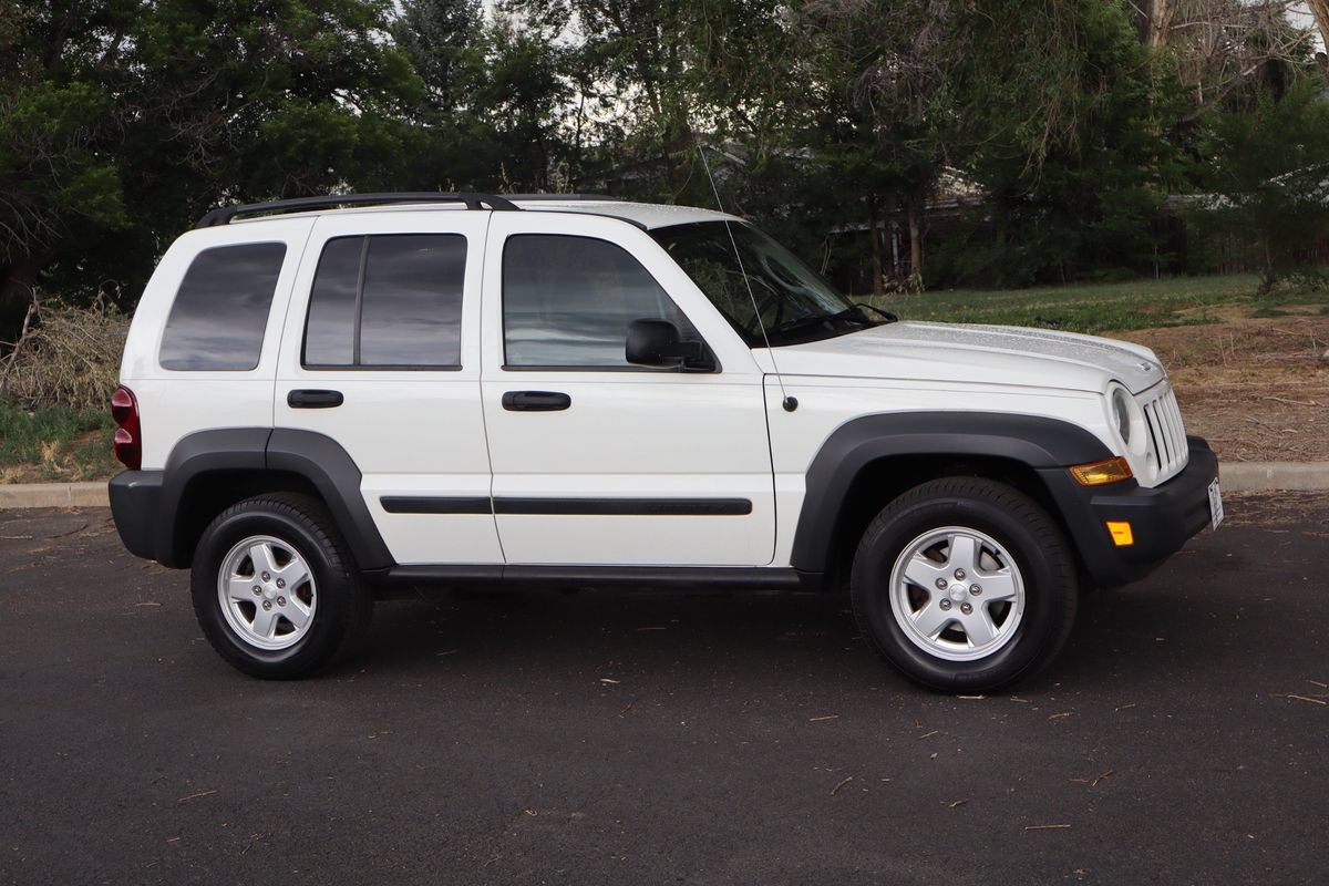 Used 2006 Jeep Liberty Sport AWD/4WD image 2