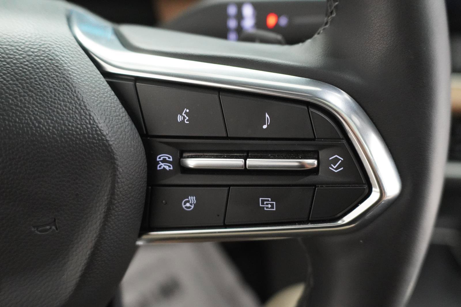 Used 2025 Chevrolet Equinox ACTIV w/ Safety and Technology Package FWD image 23